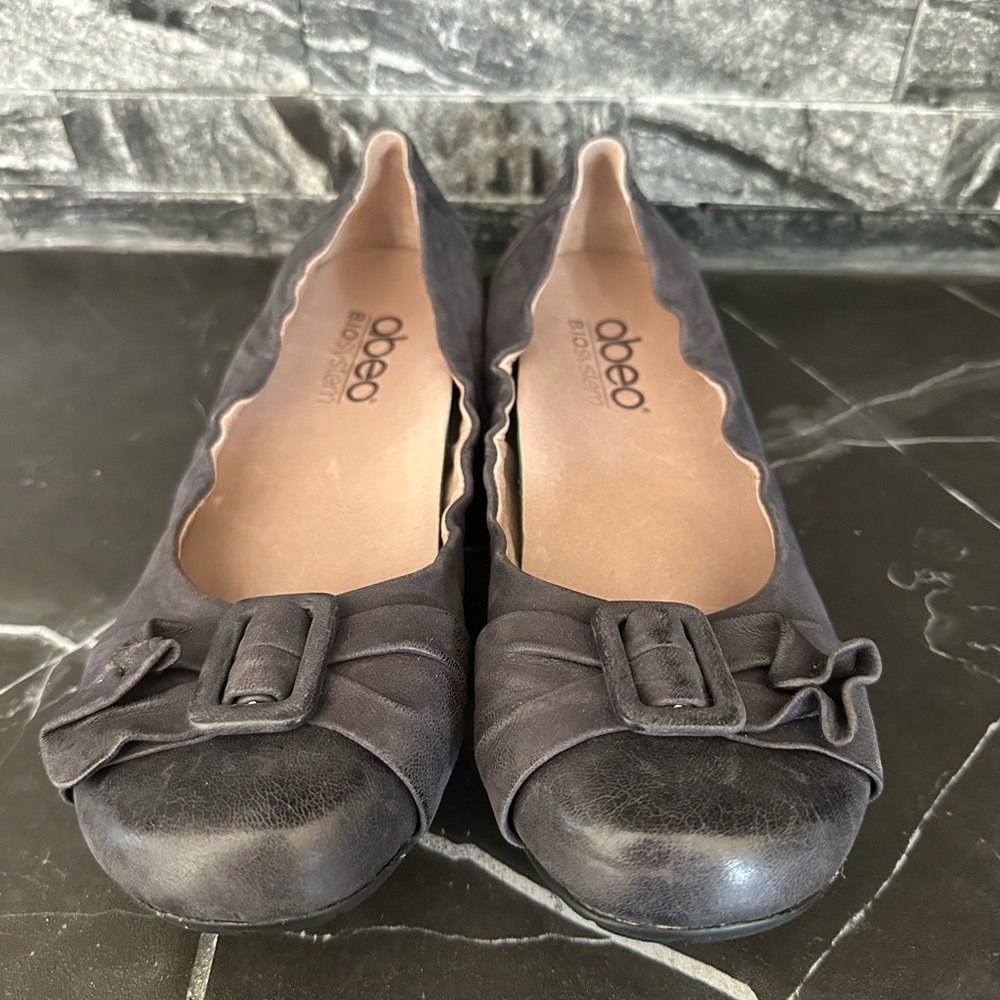 ABEO B.I.O.System Tabitha Metatarsal Buckle Bow Flat